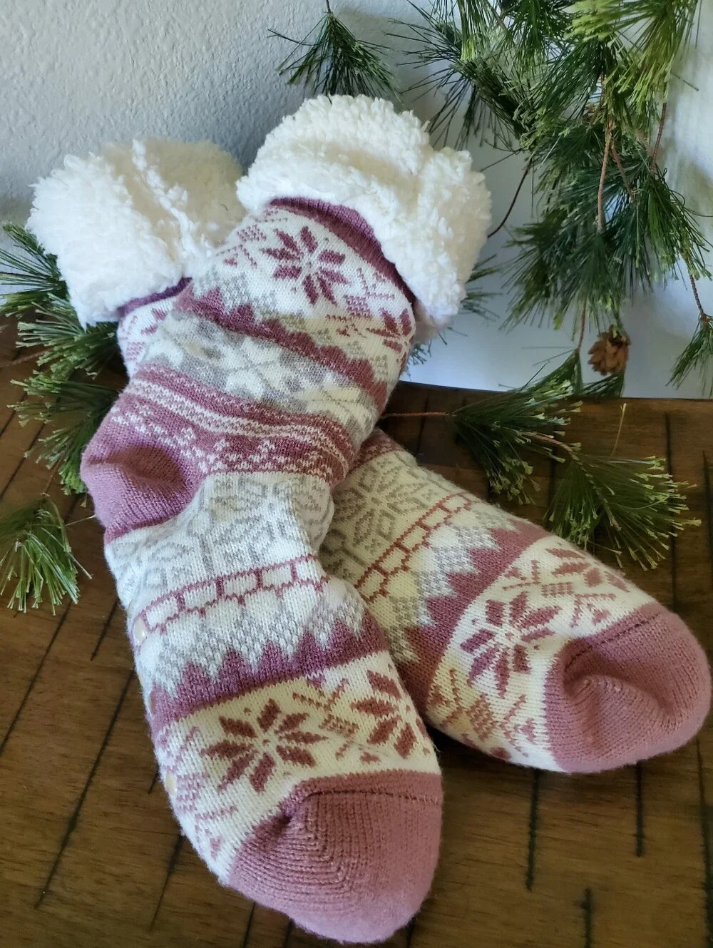 Nordic Slipper Socks Fleece Lined Sherpa Fair Isle Snowflake Pink NWOT